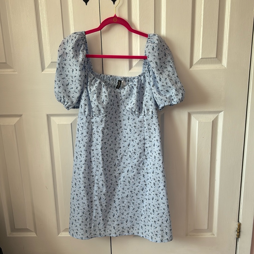 women’s blue floral mini dress